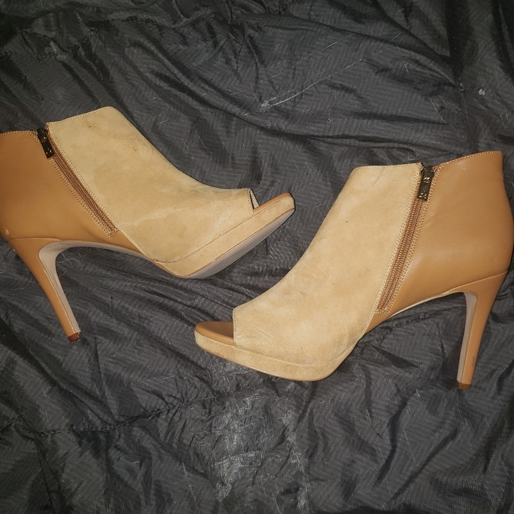 Calvin Klien ran heels